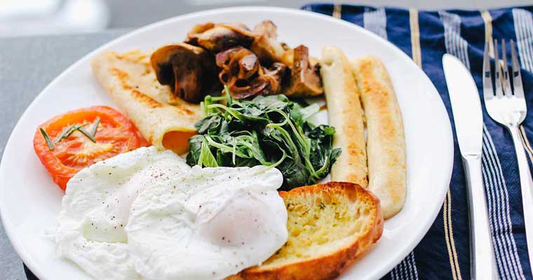 Emulsione di pomodoro, fragole e gamberi